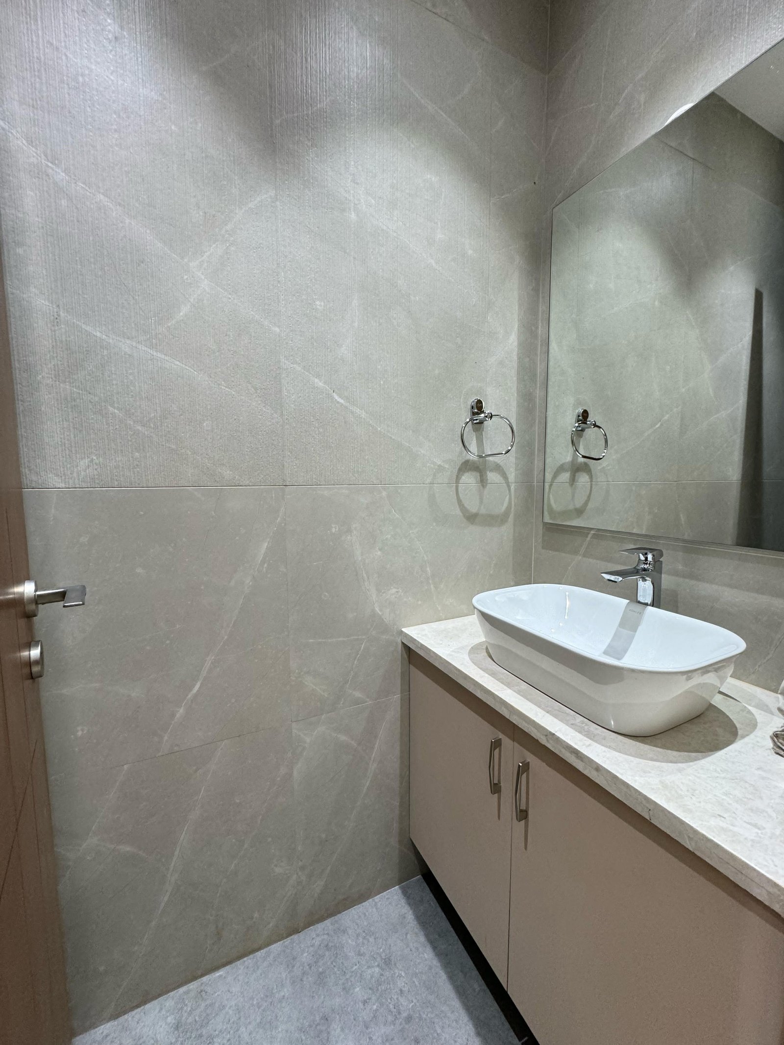 4BR, DLF Phase 1, G block available for rent